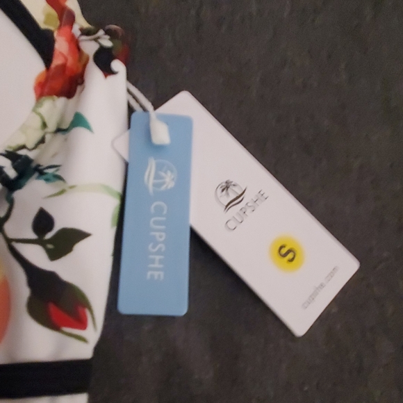 CupShe Floral one piece swimsuit - Picture 2 of 8